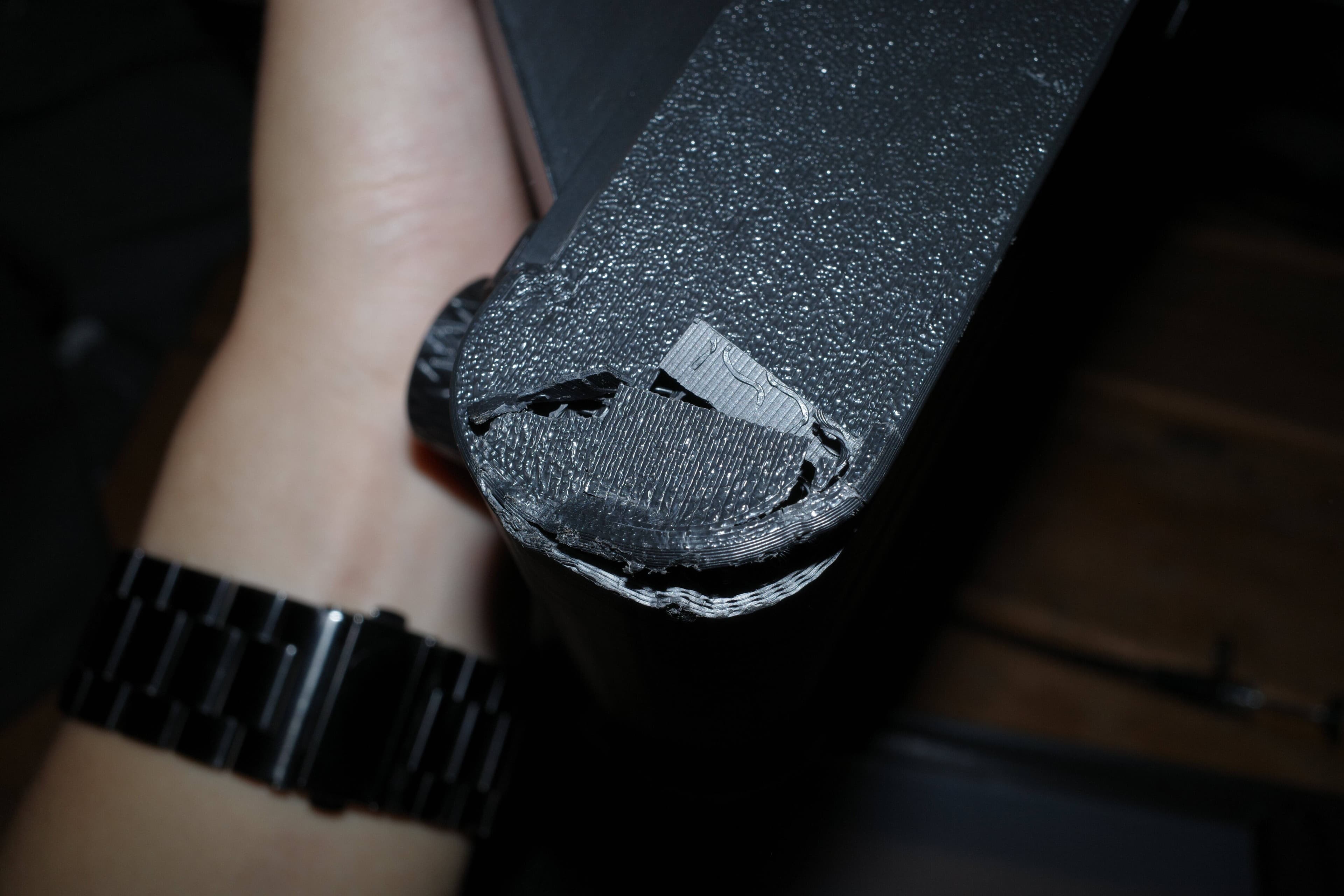 A piece of the outer wall broke off, with the infill visible inside
